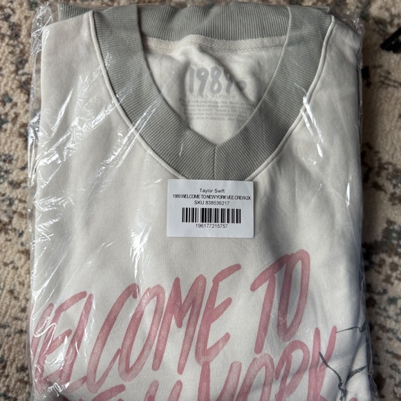 NEW - Taylor Swift 1989 Welcome to New York V-neck Pullover 2XL - Picture 2 of 2